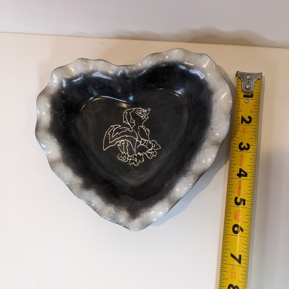 Heart Dish Bambi Skunk Flower Handmade Ceramic Catch-all Etched Scallop Pottery - Picture 4 of 4